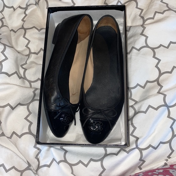 Chanel black classic ballerina flats size 40 - Picture 1 of 9